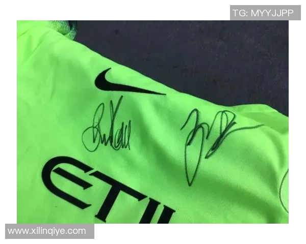 足球球星签名的常见内容及其背后的意义解析